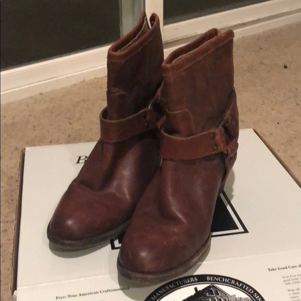 Brand new Frye boots only worn once!!